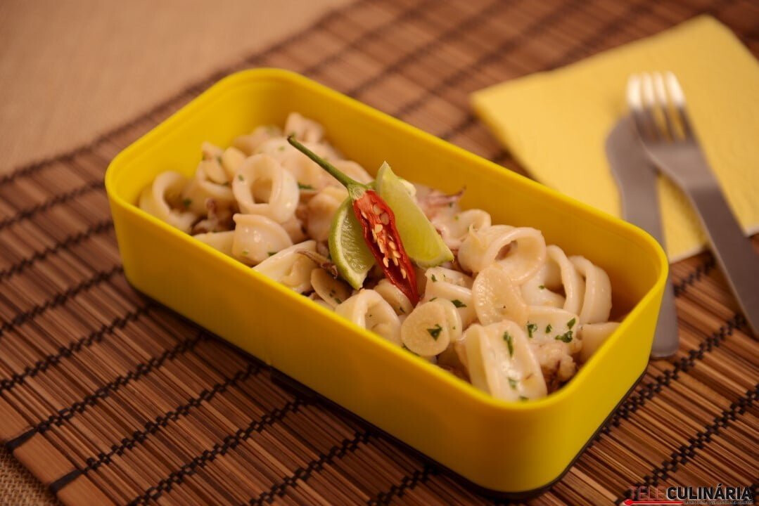 Lulinhas fritas com alho e limão