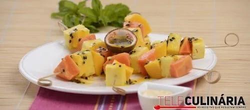 Espetadas de fruta exótica