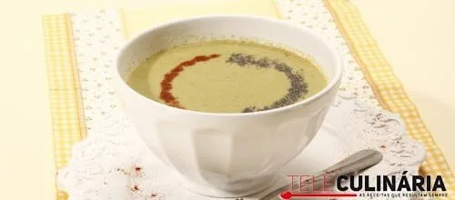 Sopa de alface com sumo de limão