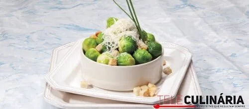 Couves-de-bruxelas com parmesão