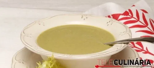 Sopa de alcachofras e escarola