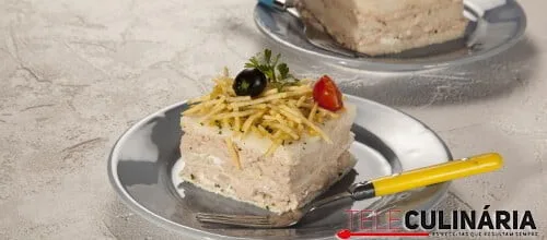 Bolo frio de pão com atum