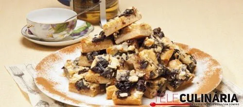 Fornada de amêndoa e ameixa seca