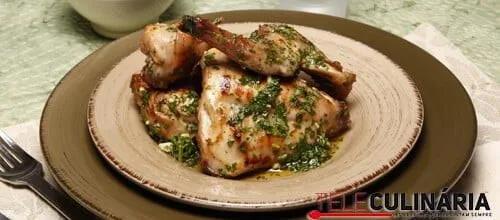 Coelho grelhado com molho de coentros