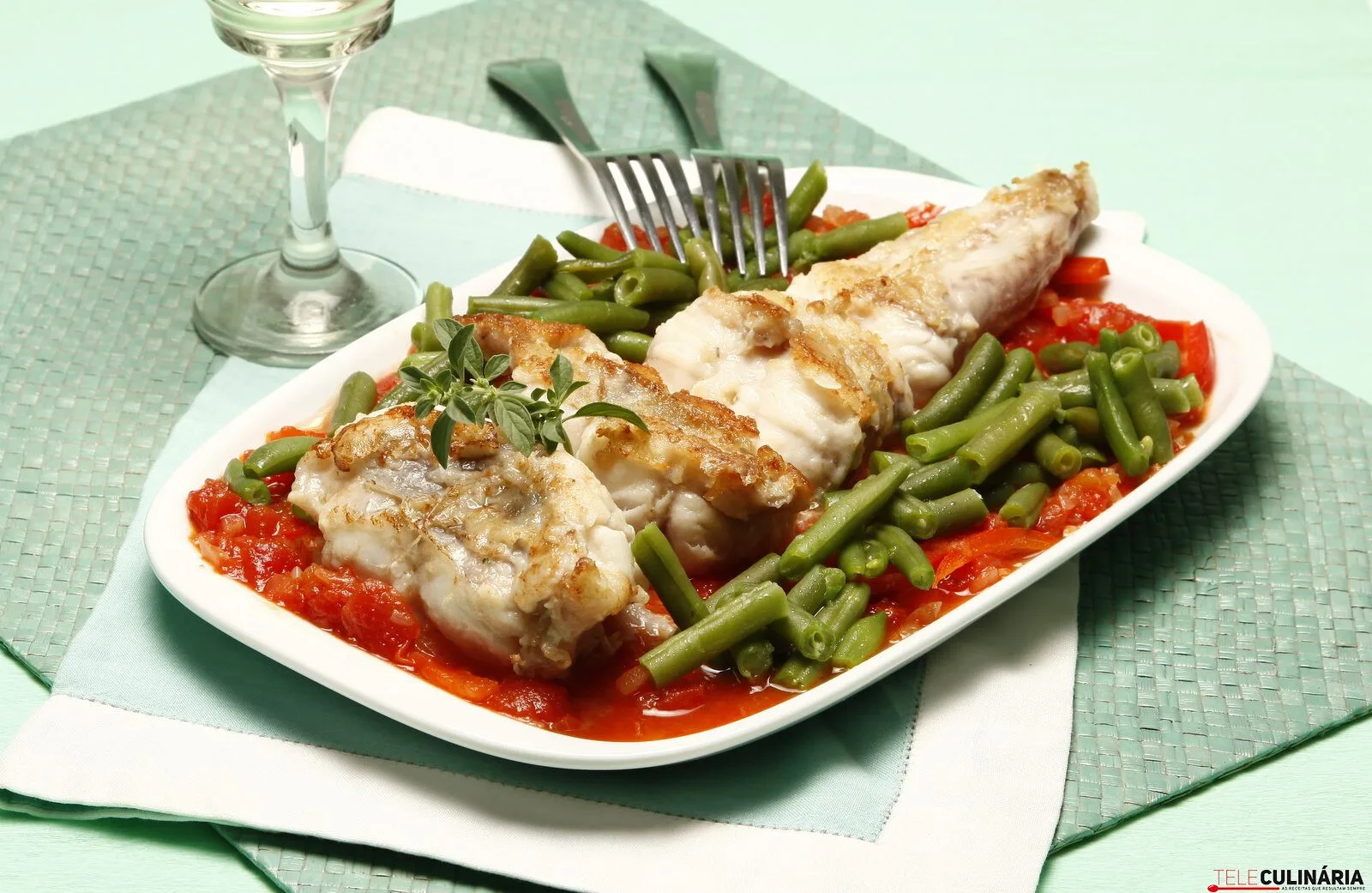 Tamboril com tomatada de poejos