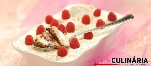 Tiramisu de pão-de-ló com framboesa