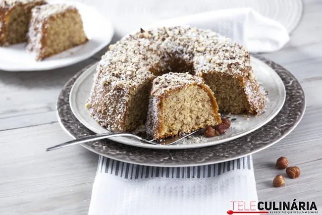Bolo de avelã com coco