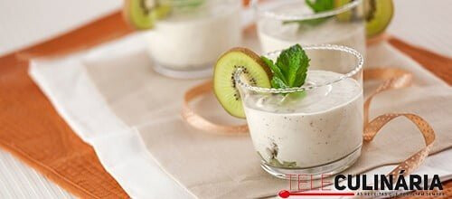 Mousse de kiwi com 3 ingredientes