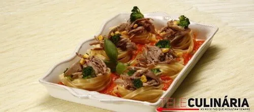 Ninhos de pato com brócolos