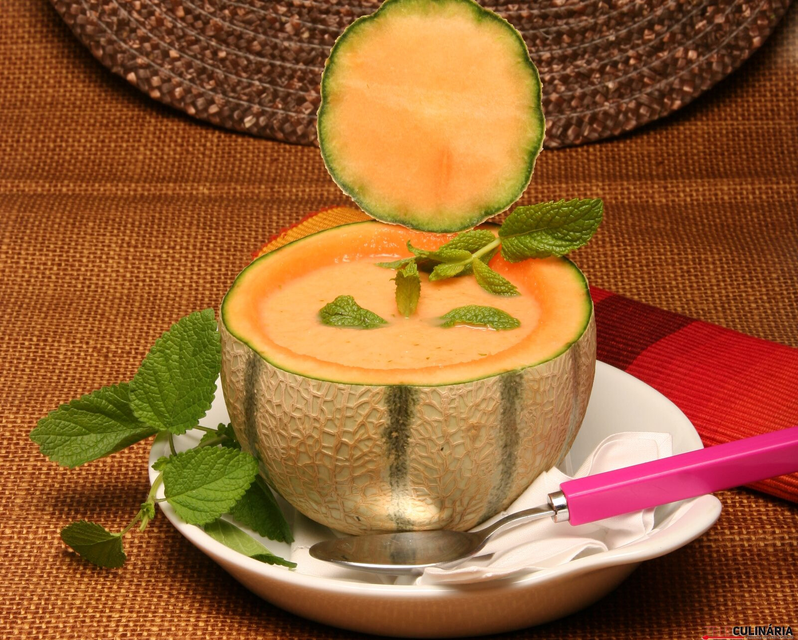 Sopa fria de meloa e hortelã