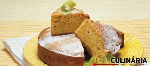 Bolo de pão ralado com casca de maçã