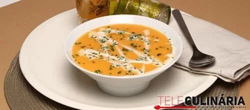 Sopa de abóbora com natas de soja