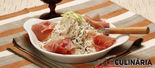 Salada de aipo com presunto