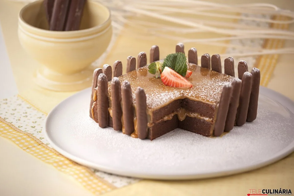Bolo de chocolate e leite condensado cozido