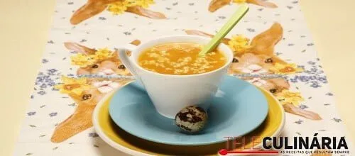 Creme de cenoura com ovo cozido