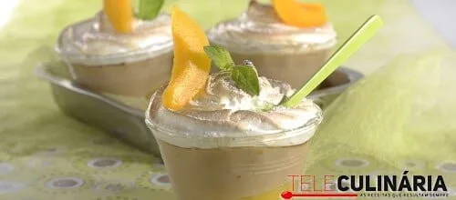 Creme de pêssegos merengado