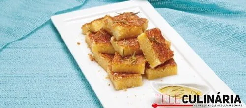 Bolo em calda de alecrim e limão