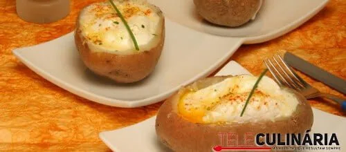 Batatas recheadas com ovos