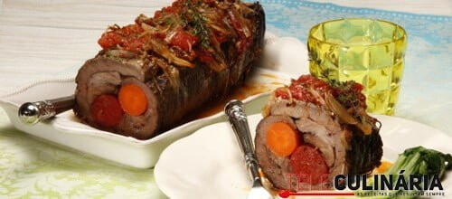 Peito recheado com enchidos e legumes