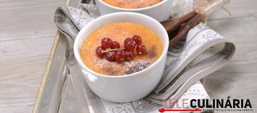 Creme brullée com espumante e groselha