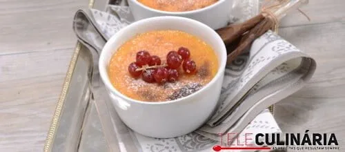 Creme brullée com espumante e groselha