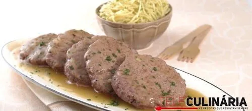 Hambúrgueres no forno com sopa de cebola