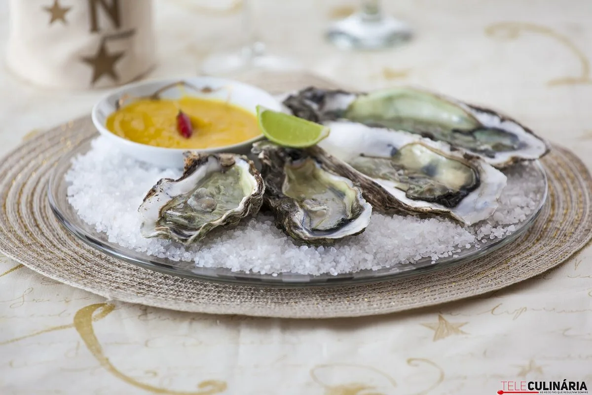 Ostras com molho picante de manga
