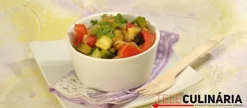 Salada de legumes salteados