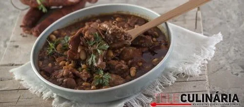 Lebre com feijão branco