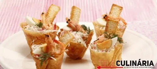 Tacinhas de delícias do mar com camarões