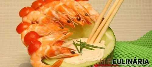 Salada molho de melão com camarões