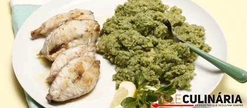 Postas de garoupa com açorda de coentros