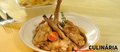 Coelho com cerveja preta