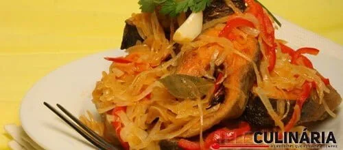 Truta salmonada em escabeche