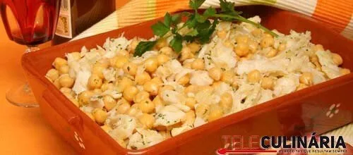 Salada tradicional de grão com bacalhau