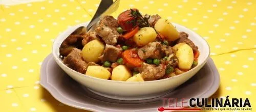 Carne de porco à jardineira