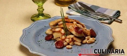 Mil folhas de robalo com feijão e chouriço