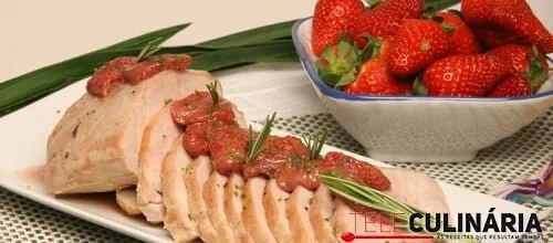 Lombo de porco com morangos