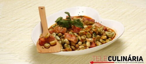 Favas estufadas com bacon