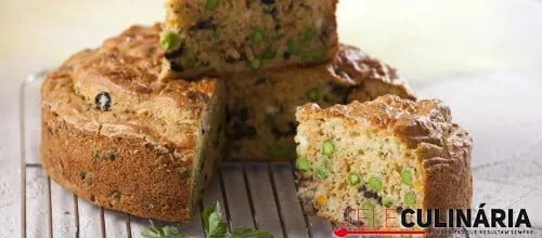 Bolo de sardinhas com azeitonas e ervilhas