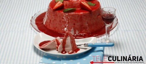 Pudim de morangos