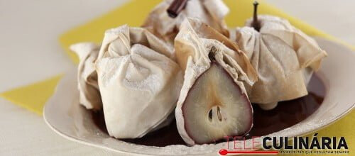 Trouxas de pêra com molho de Vinho do Porto