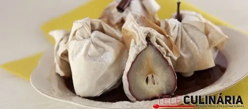 Trouxas de pêra com molho de Vinho do Porto