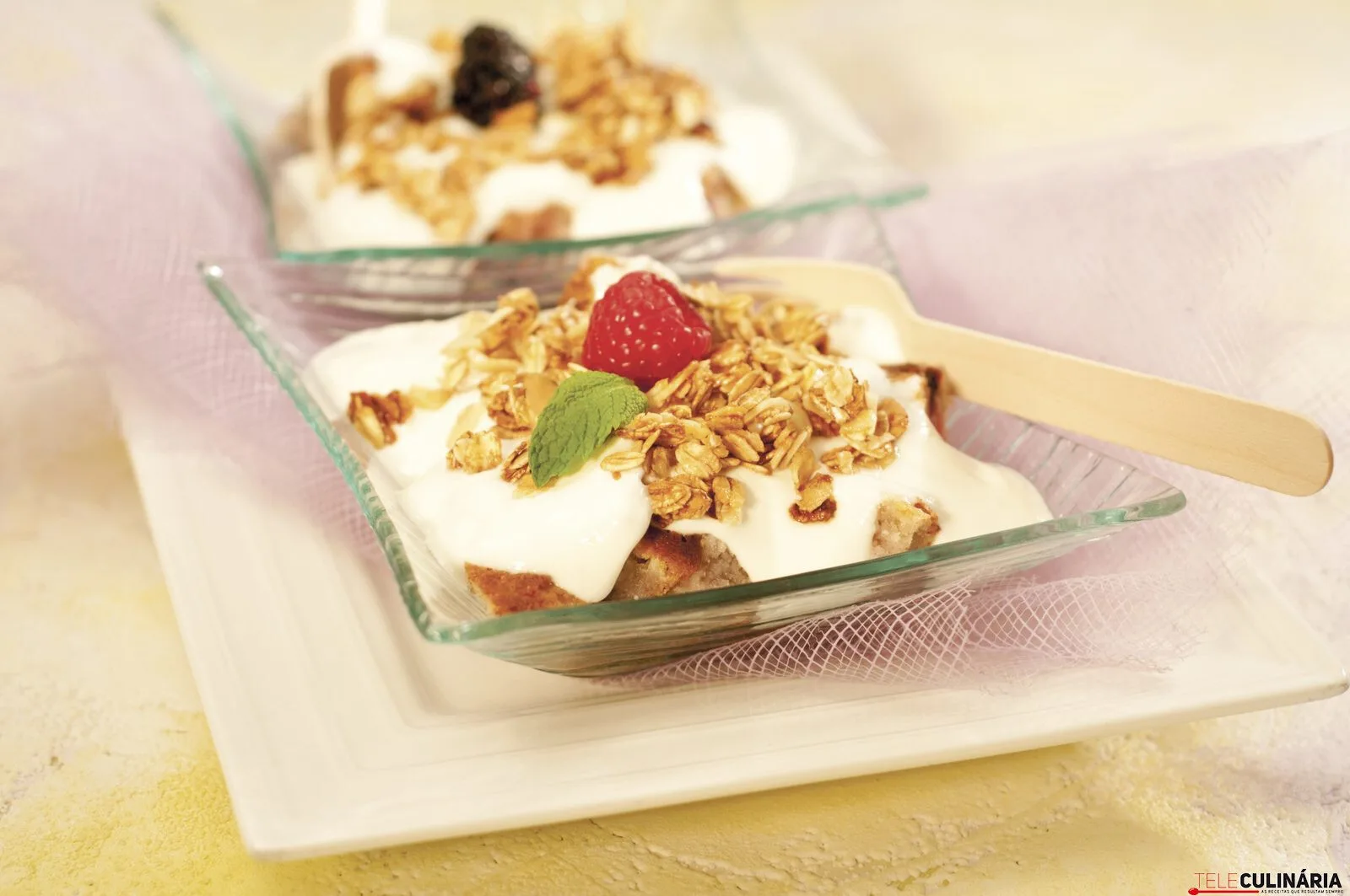 Delícia de iogurte com crumble de aveia