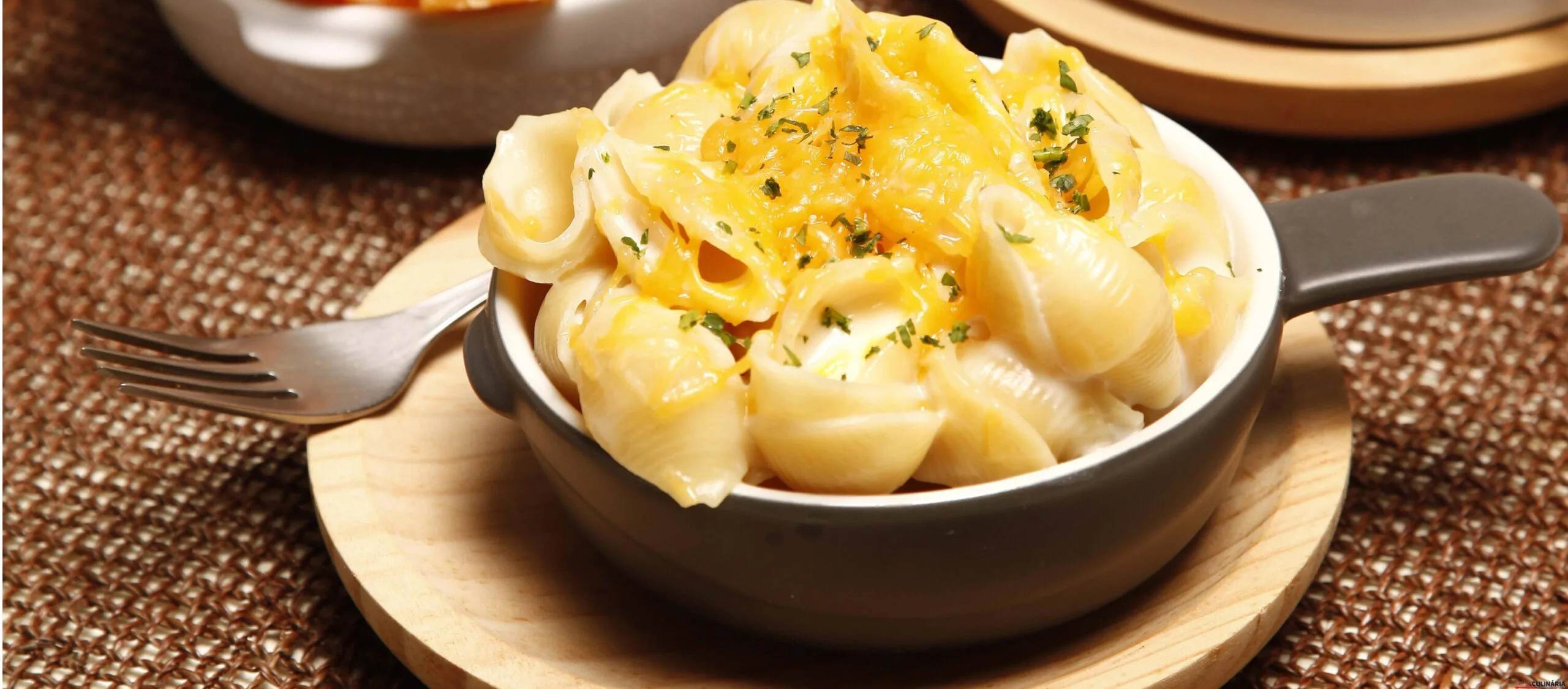 Conchinhas com queijo cheddar