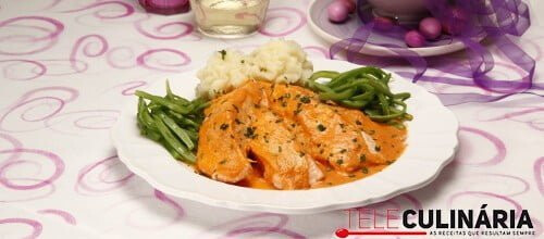 Medalhões de salmão com molho rosa