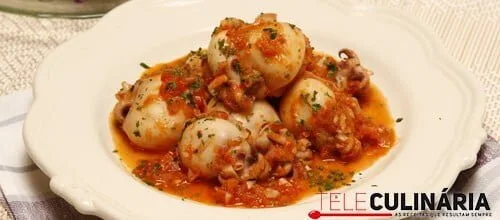 Chocos guisados com salada