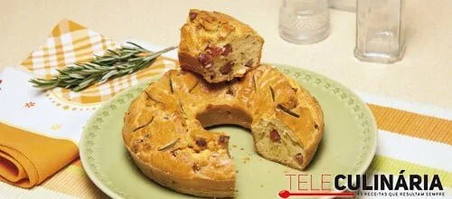 Bolo de chouriço e alecrim