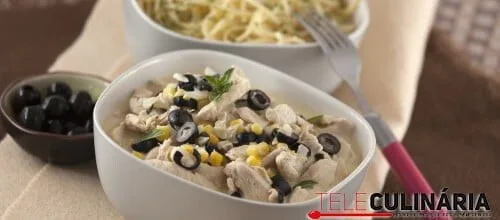 Fricassé de peru com azeitonas