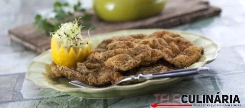 Panados de peru com ervas e molho tártaro